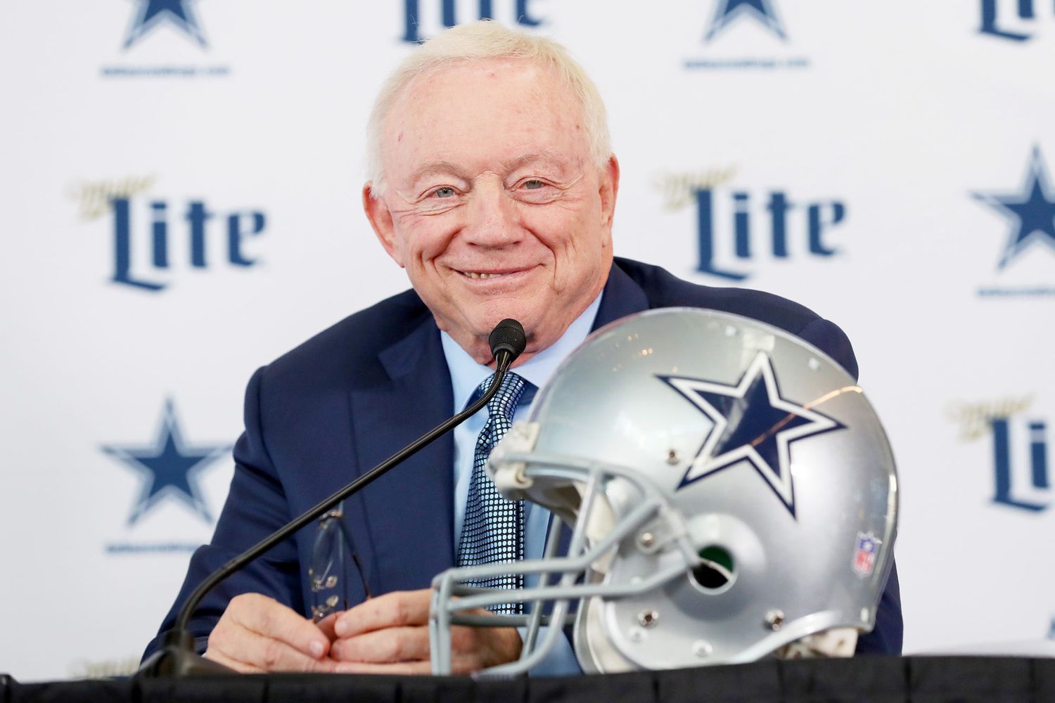 Breaking News: Jerry Jones manager of dallas cowboys declared that he would shortly be retiring due to…